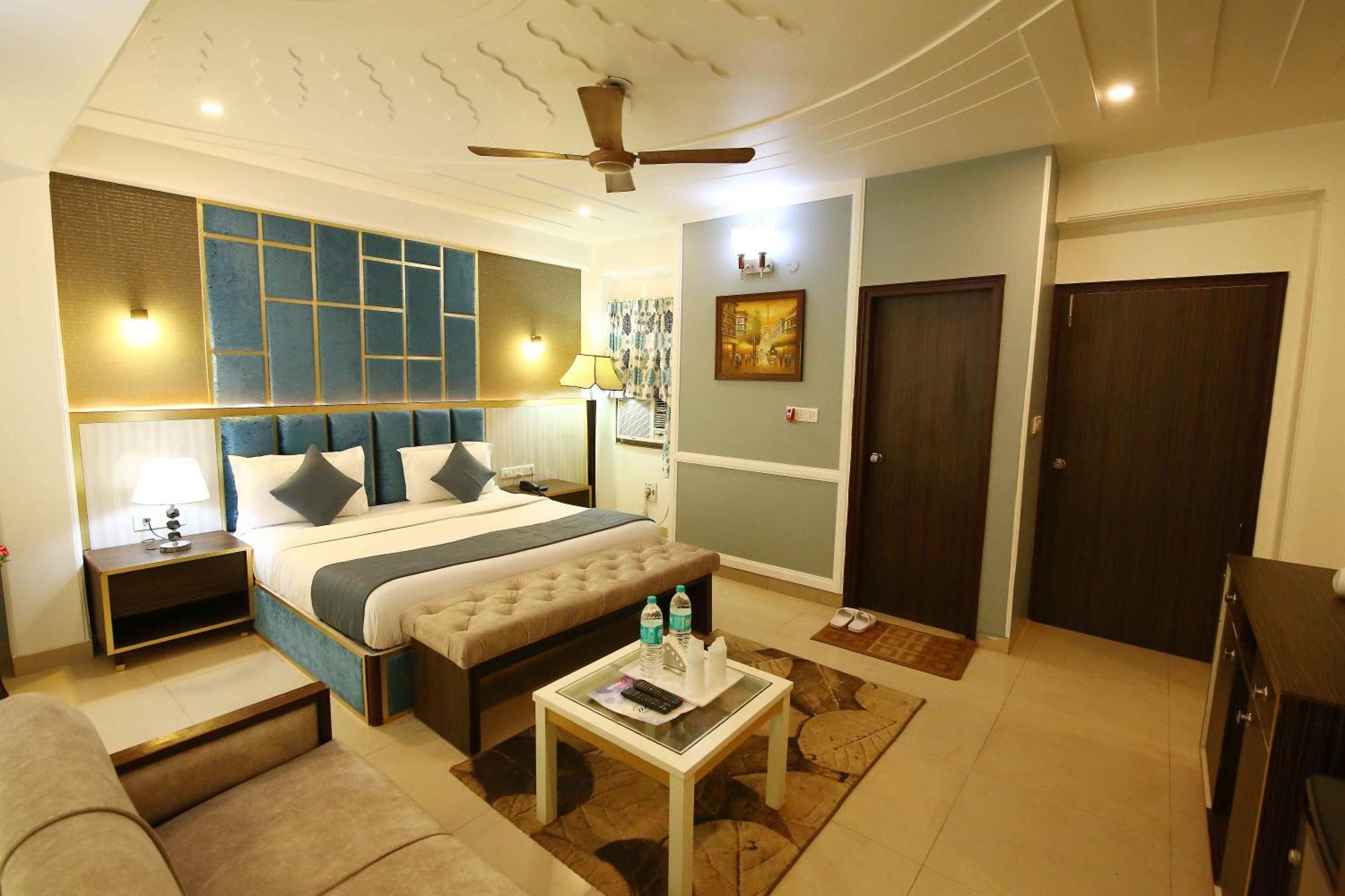 Hotel Opera New Delhi Bagian luar foto